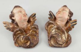 Bildschnitzer des 18. Jahrhunderts- Paar Puttenköpfe - Holz. Polychrom und gold gefasst. H. je 31