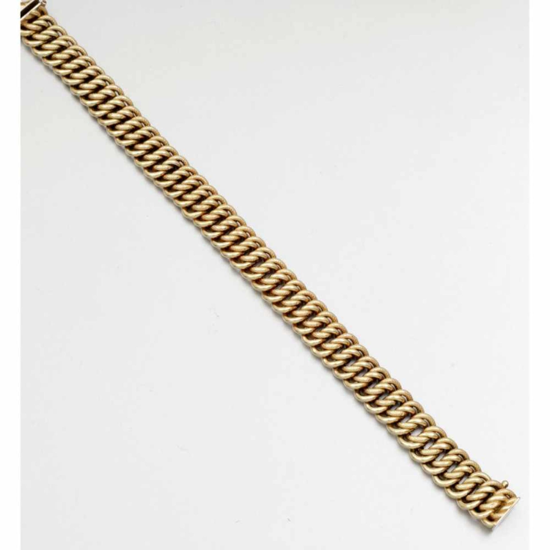 Gold-Armband in Achterpanzer-Gliederung585/- Gelbgold, gestempelt. Gewicht: 20g. L. 19,4cm. B. 1, - Bild 2 aus 2