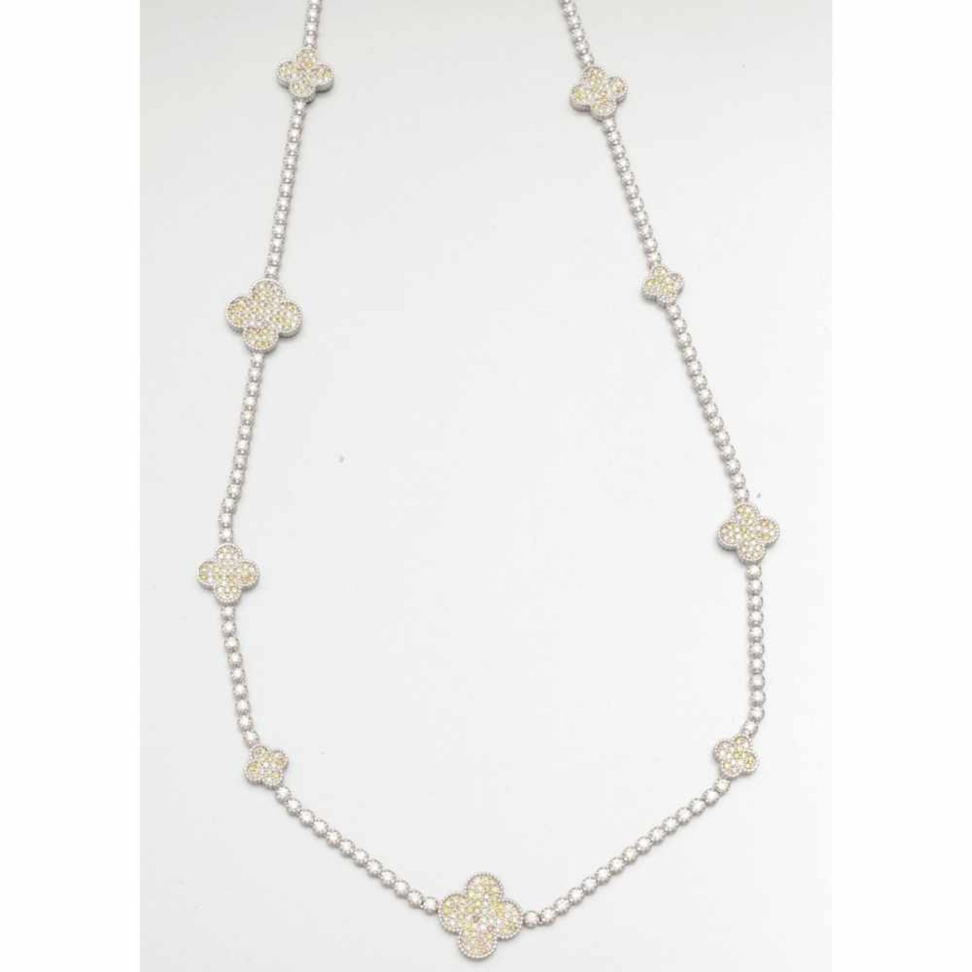 Langes, modernes Diamant-Collier in Kleeblatt-Form750/- Weißgold, gestempelt. Gewicht: 43,6g. Div. - Image 2 of 2