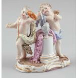 Figurengruppe: Zwei Kinder mit Säule und TamburinKönigliche Porzellan Manufaktur, Meissen um 1850.