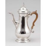 Seltene KaffeekanneLondon/England, um 1763/64. 925er Silber. Punzen: Herst.-Marke, Stadt- und