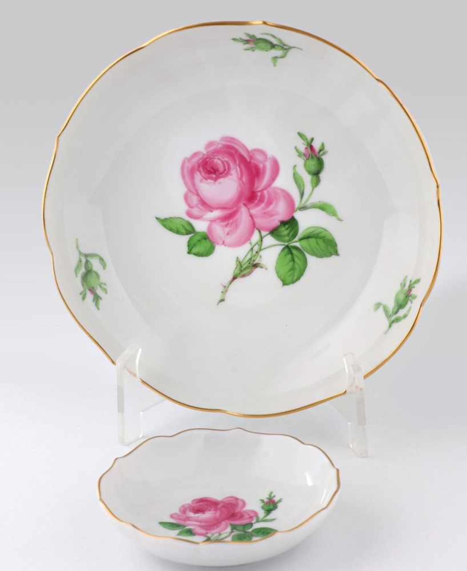 Schälchen und SchaleStaatliche Porzellan Manufaktur, Meissen 1972-1980. - Rote Rose - Porzellan,