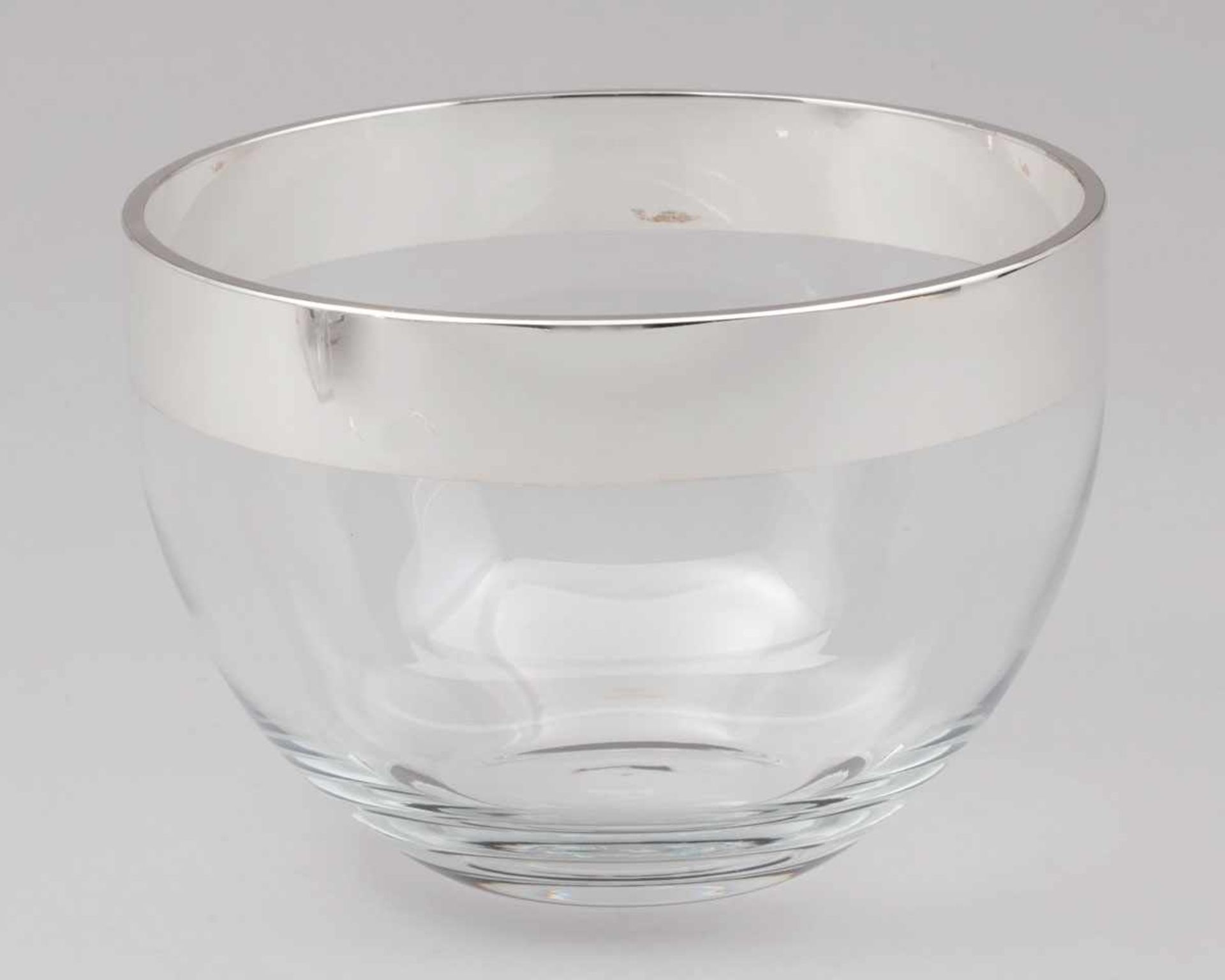 Obstschale / BowlSilber. Glas. H. 13,8 cm. D. 19,5 cm. Der Glaskorpus ist mit einer Silberschicht