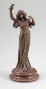 Künstler um 1900- Flora - Bronze. Braun patiniert. Bronzesockel. H. o./m. Sockel: 19/21,8 cm.
