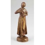 Peter Tereszczuk1875 Wybudow - 1963 Wien - Junge Frau mit Schmetterling - Bronze. Goldbraun