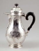 Seltene Rokoko KaffeekanneChristian Ludwig Pintsch I/Berlin um 1770. Silber. Punzen: Herst.-Marke,