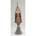 BuddhaThailand, Bangkok Periode. - Ratanakosin - Bronze. Vergoldet. H. 55 cm. Stehender Buddha auf