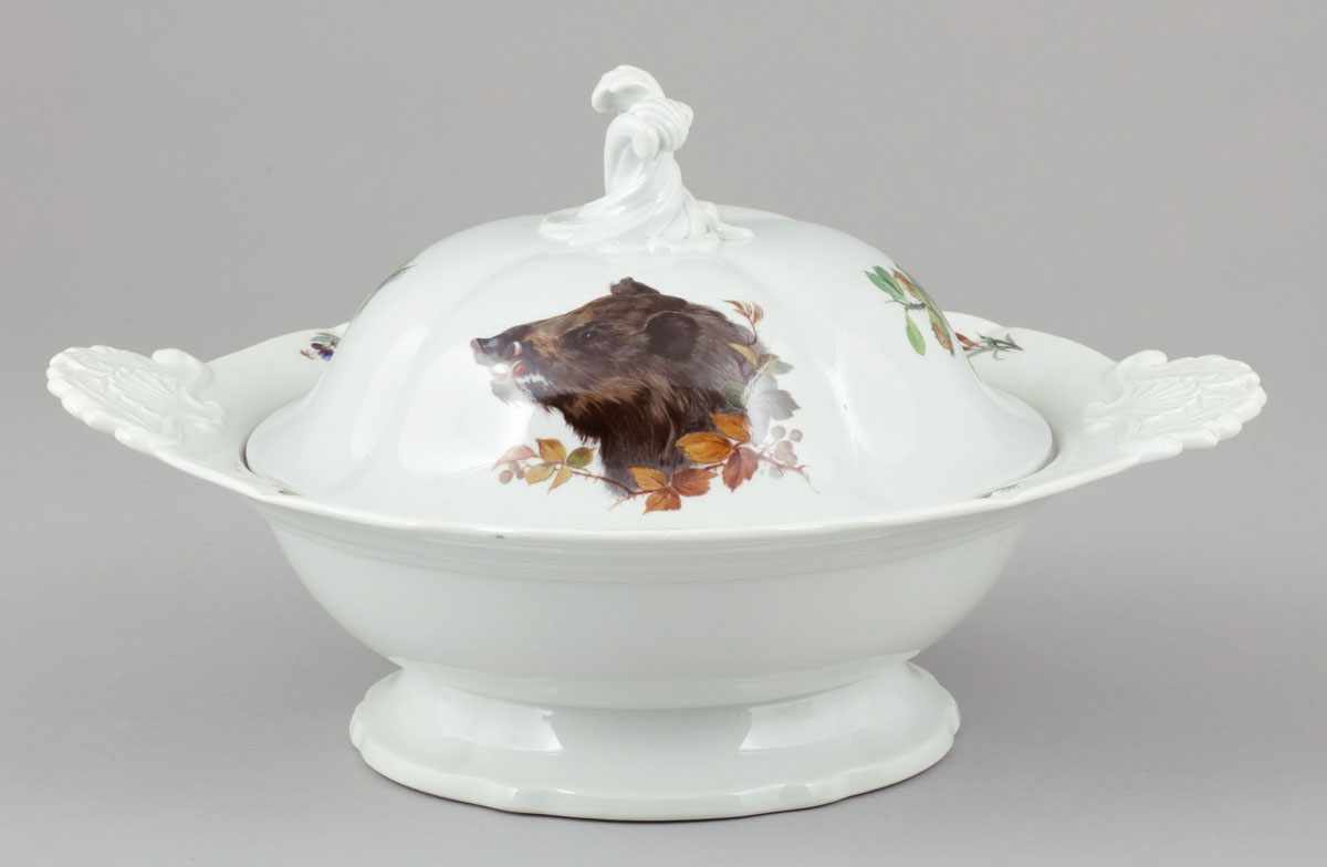 DeckelterrineStaatliche Porzellan Manufaktur, Meissen 1924-1934. - Röhrender Hirschkopf und