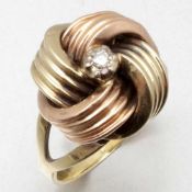 Ring als Knoten mit Diamant585/- Gelbgold und Roségold, gestempelt. Gewicht: 4,6g. 1 Diamant.