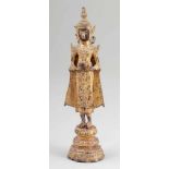 BuddhaThailand, 19. Jahrhundert. - Ayutthaya - Bronze. Vergoldet. H. 23 cm. Stehende Darstellung auf