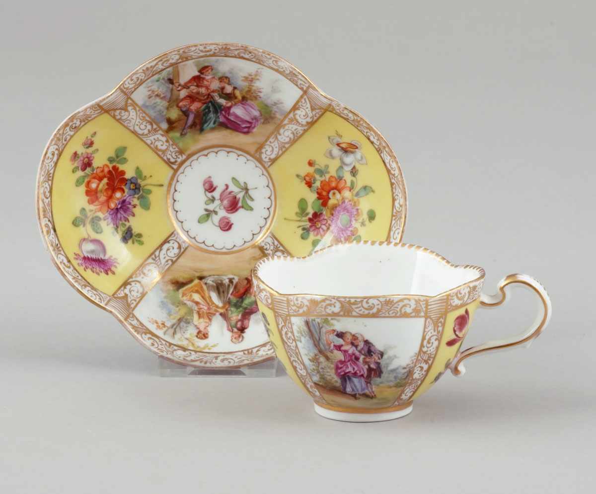 Passige Obertasse und UntertasseKönigliche und Staatliche Porzellan Manufaktur, Meissen 1850-1924. -