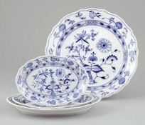 3 ovale Platten und 1 großer, runder TellerKönigliche und Staatliche Porzellan Manufaktur, Meissen