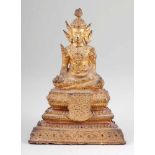 BuddhaThailand, 19. Jahrhundert. Bronze. Vergoldet. H. 25,5 cm. Sitzend auf dreifach getrepptem