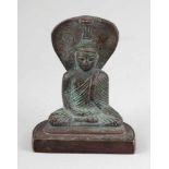 Buddha mit NagaSri Lanka. Bronze. H. 9 cm.