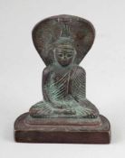 Buddha mit NagaSri Lanka. Bronze. H. 9 cm.