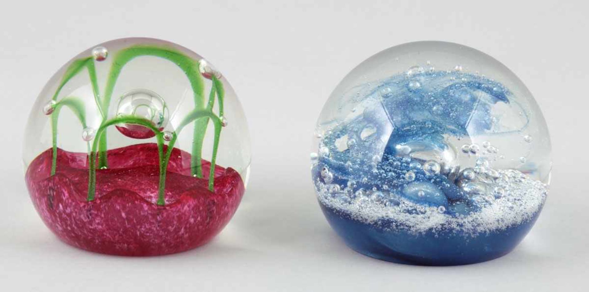 2 Paperweights May Dance und Spindrift (Entwurf von Colin Terris)Caithness Glass Ltd., Schottland.