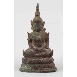 BuddhaThailand, um 1900. Bronze. H. 9,5 cm. - Zustand: Kl. Besch. am Kopfschmuck.