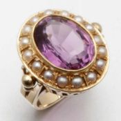 Amethyst-Ring mit Perlenkranz585/- Gelbgold, gestempelt. Gewicht: 10g. 1 Amethyst im Ovalschliff ca.