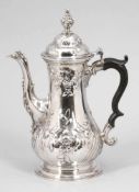 Kaffeekanne / Coffee PotLondon/England, um 1770/71. 925er Silber. Punzen: Herst.-Marke, Stadt- und