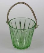 Eiseimer mit MetallgriffPressglas: Grünes Uranglas. H. 11,5 cm, D. oben: 12 cm.