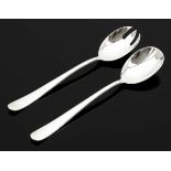 2tlg. Salatbesteck / Pair of Salad Servers925er Silber. Punzen: Herst.-Marke, 925. L. 24,5 cm. Gew.: