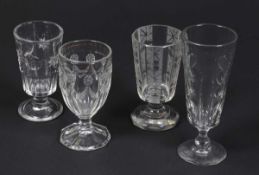 4 unterschiedliche FußbecherUm 1900. Pressglas: Farbloses Glas. H. 13 cm (Okuli und Stern), H. 13,