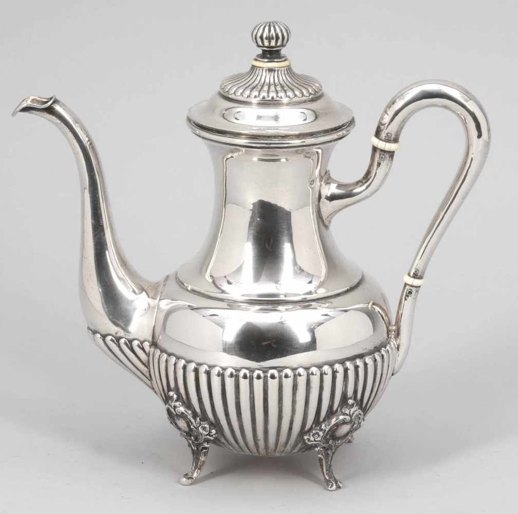 KaffeekanneWien/Österreich, um 1900. 800er Silber. Punzen: Herst.-Marke, Dianakopf mit A. H. 24,5