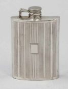 Flachmann / pocket bottleSilber. Punzen: Sterling Silver. H. 12 cm. Gew.: 140 g.