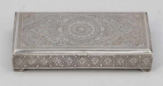 ZigarettenetuiWohl Iran. Silber. Punzen: Herst.-Marke, Feingehaltsstempel. 3,5 x 18 x 9,5 cm.