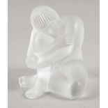 Statuette Nude WiseLalique, Wingen-sur-Moder. Farbloses Glas, formgepresst, z. T. mattiert. Unter