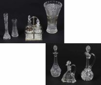 3 Vasen, 4tlg. Gewürzset und 3 unterschiedliche KaraffenFarbloses Glas. Geschliffen. H. 15,5 cm,