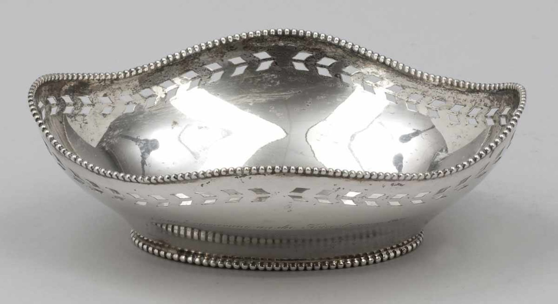 Schale / Bowl800er Silber. Punzen: Herst.-Marke, 800, Halbmond/Krone. Gew.: 176 g. Inschrift. 1