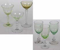 3 unterschiedliche Likörgläser und 2 Weingläser und 1 WeinglasJugendstil, um 1900. Gelbes