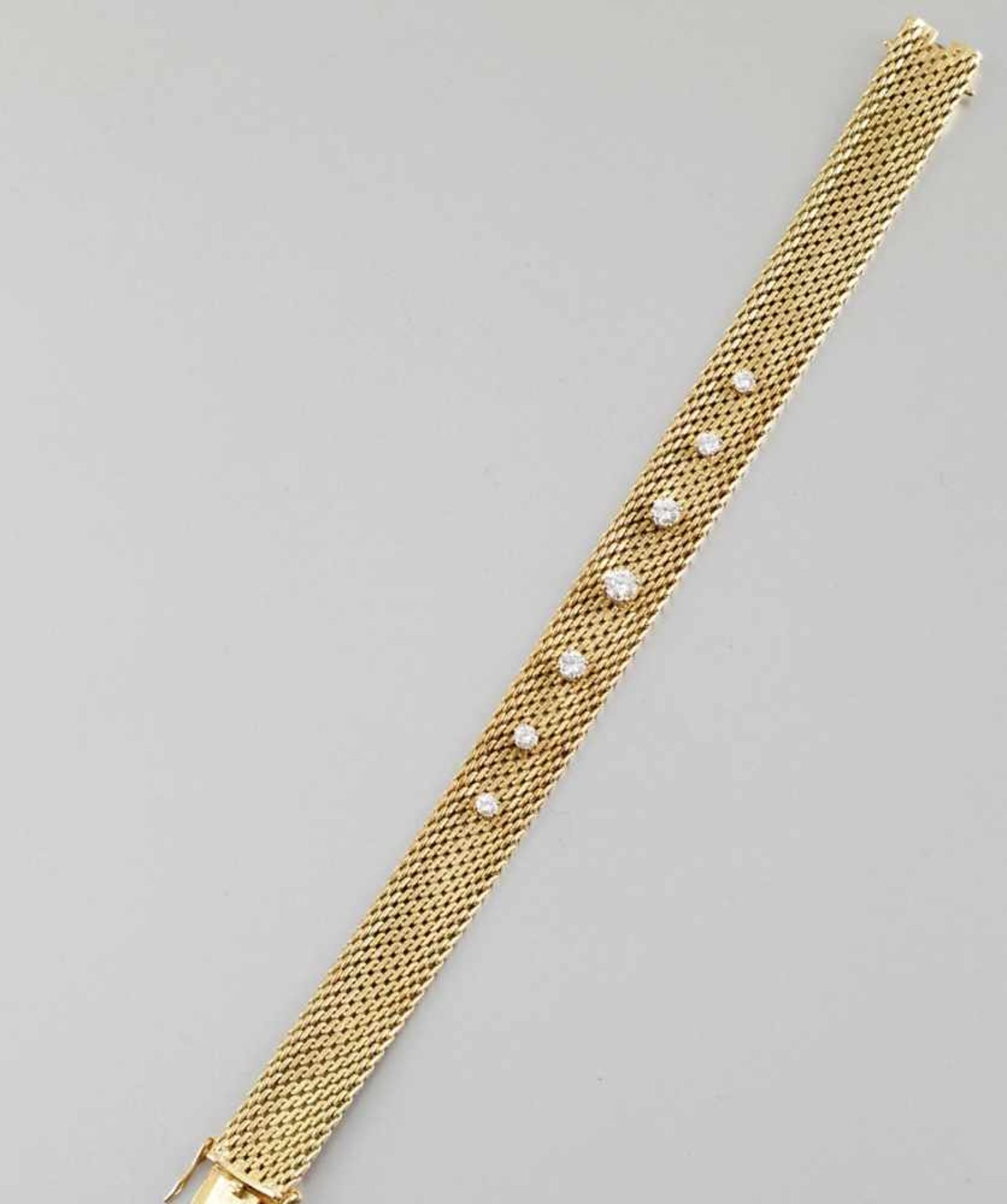 Armband mit Brillanten585er GG und WG, gestemp. 7 Brillanten zus. ca. 1 ct (tw-w/vsi). L. 18,2 cm. - Image 2 of 2