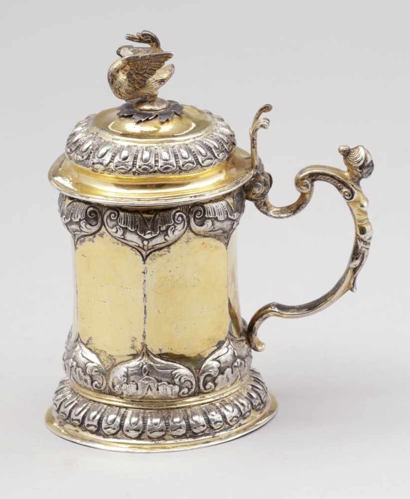 Seltener Miniatur DeckelhumpenWohl Augsburg, um 1700. Silber, vergoldet. H. 13,6 cm. Gew.: 340 g.