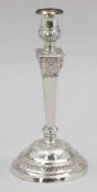 Empire-Kerzenleuchter / Candle StickUm 1820/40. 812,5er Silber. Punzen: Herst.-Mark, 13. H. 28 cm.