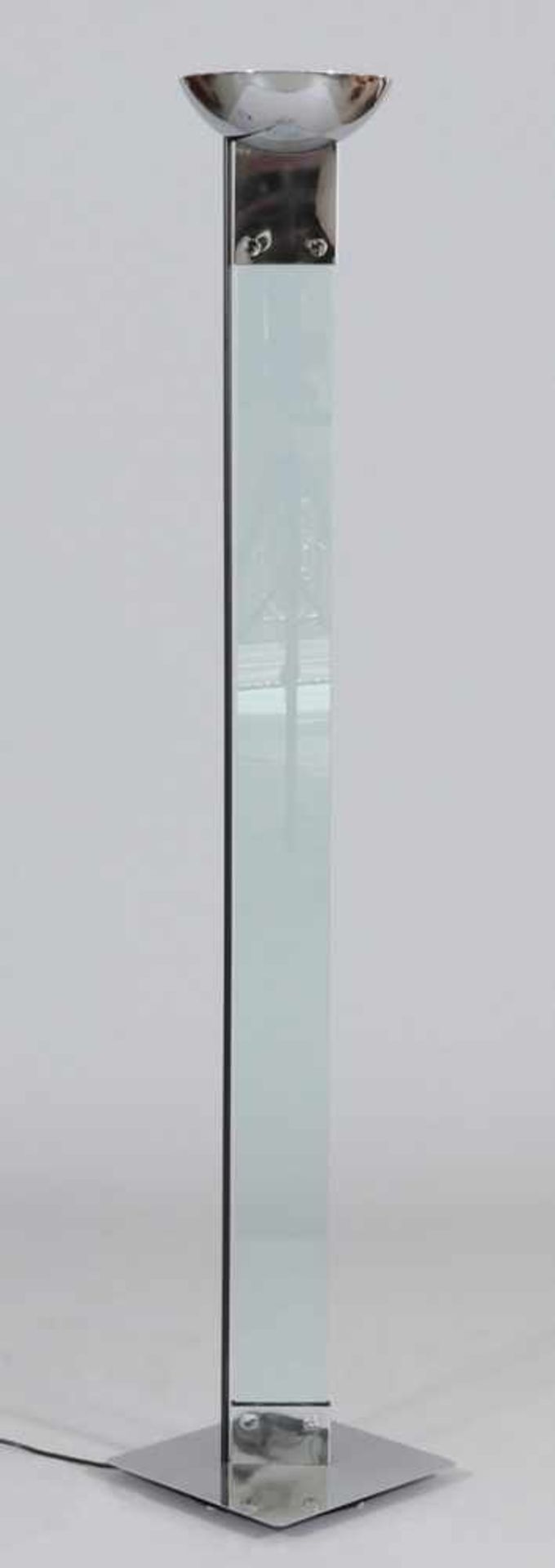 Moderne StehlampeChrom. Glas. 176, 5 x 33 x 33 cm. - Provenienz: Kunstsammlung Friederich.