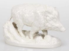 WildschweinKönigliche Porzellan Manufaktur, Nymphenburg bis 1975. Weißporzellan, glasiert. Unter der