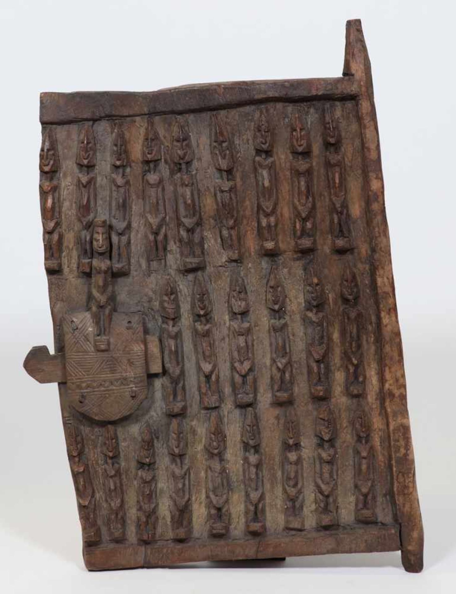 SpeichertürSenufo/Elfenbeinküste. Holz, geschnitzt. 56 x 43 cm. - Provenienz: Kunstsammlung