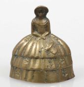 Tischglocke als galante Dame19. Jahrhundert. Bronze. H. 9,5 cm.