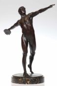 Rudolf Marcuse1878 Berlin - 1940 London - Diskuswerfer - Bronze. Braun patiniert. Schwarzer