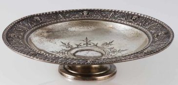 Historismus Schale800er Silber. Punzen: Herst.-Marke, 800. D. 25,5 cm. Gew.: 294 g.