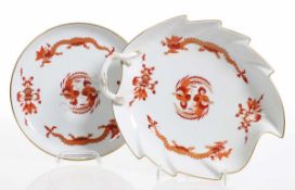 1 Blattschale und 1 TellerStaatliche Porzellan Manufaktur, Meissen 1953-1972. - Hofdrache -