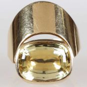 Ring mit ChrysoberyllFa. Stichnoth, Hannover. 750/- Gelbgold, gestempelt. Gewicht: 11,5 g. Punze: