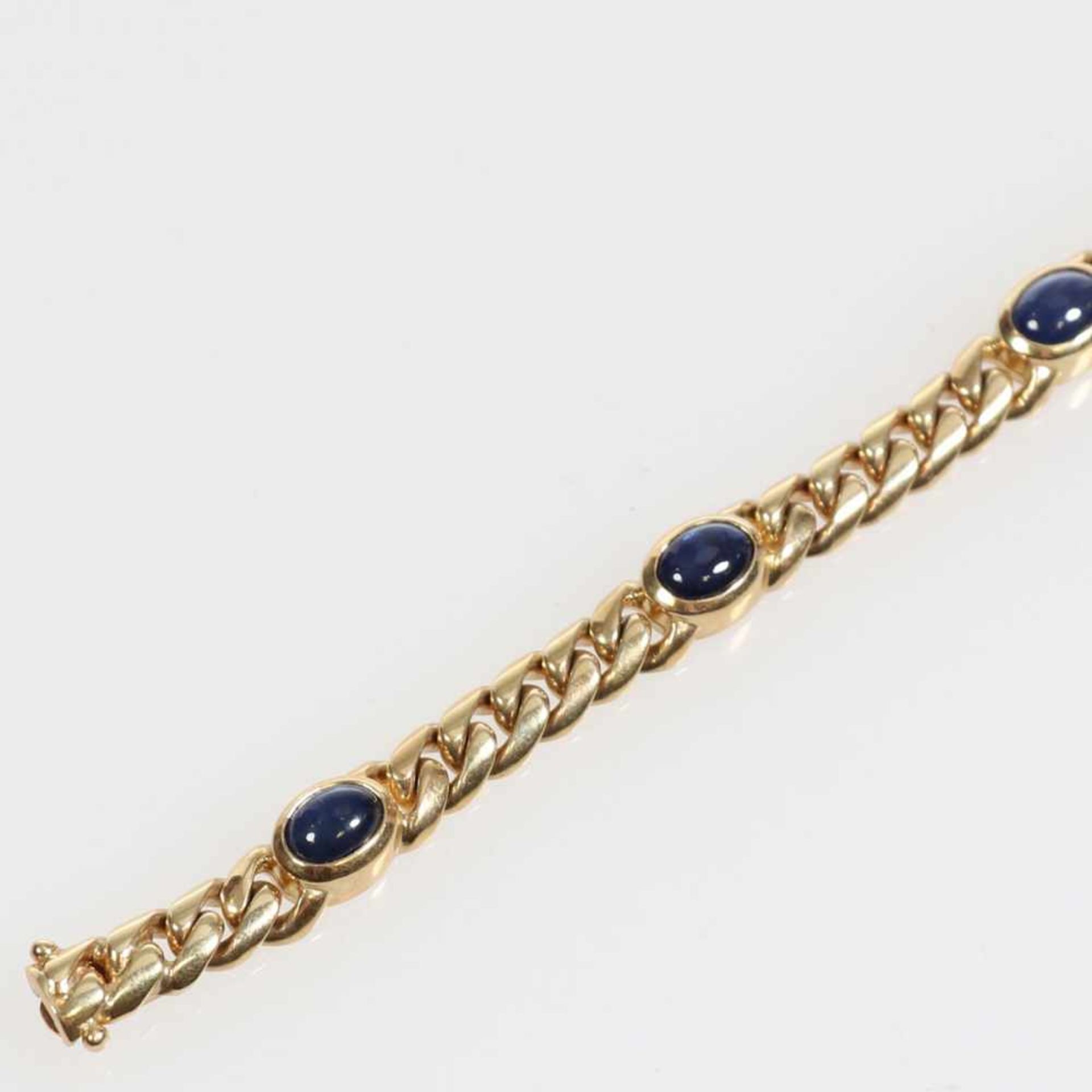 Klassisches Cabochon-Armband mit Saphiren585/- Gelbgold, gestemp. Gewicht: 36,1 g. 5 Saphire zus.