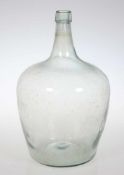 VorratsflascheHellgrünes Glas. H. 41,5 cm.