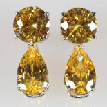 Paar Ohrclips mit Kristall - verwandelbar750/- Weißgold, gestempelt. Gewicht: 18,7 g. 4 Kristalle im