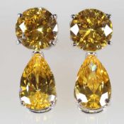 Paar Ohrclips mit Kristall - verwandelbar750/- Weißgold, gestempelt. Gewicht: 18,7 g. 4 Kristalle im