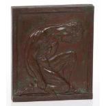 Elna Borch1869 Roskilde - 1950 Kopenhagen - Jüngling mit gebrochenem Schwert - Bronzerelief. Braun