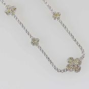 Langes, modernes Diamant-Collier in Kleeblatt-Form750/- Weißgold, gestempelt. Gewicht: 43,6g. Div.